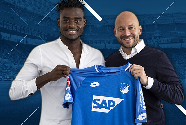 Als aktueller Neuzugang präsentiert Manager Alexander Rosen (re.) Kasim Adams Nuhu von Young Boys Bern
