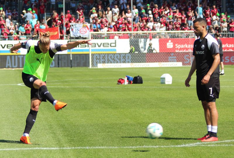 Rurik Gislason (li.) könnte beim Regensburg-Spiel wieder im Kader stehen