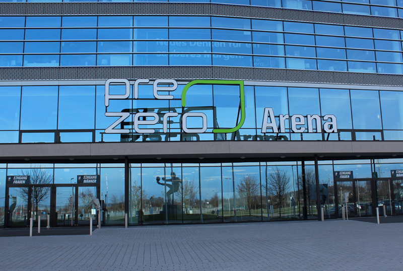 Blick auf den Haupteingang der PreZero-Arena