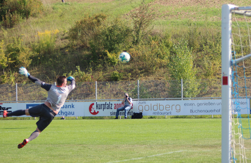 TSV-Keeper Baumann klärt reaktionsschnell