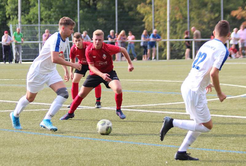 Rupp treibt den Ball nach vorn