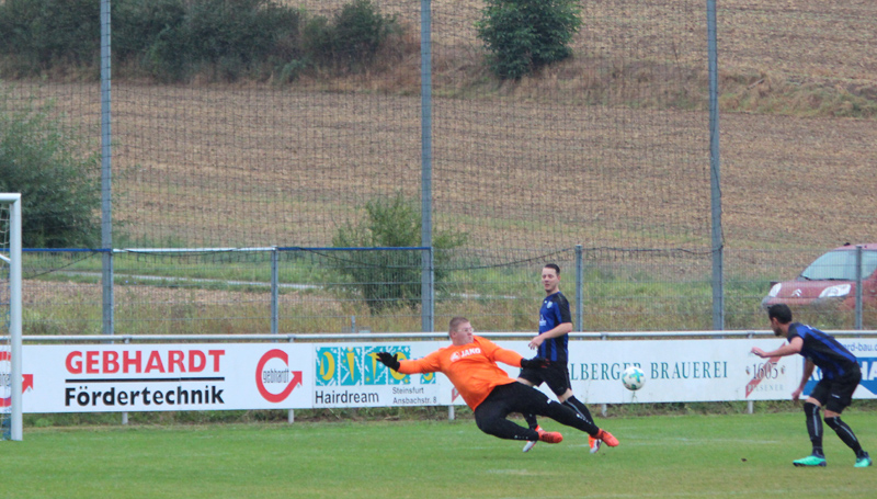 SV.Keeper Diekmann pariert zwei Mal glänzend