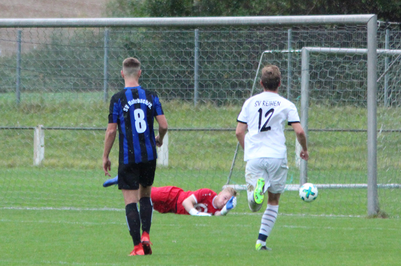 Rohrbachs Keeper Nico Romig entschärft einen Freistoss