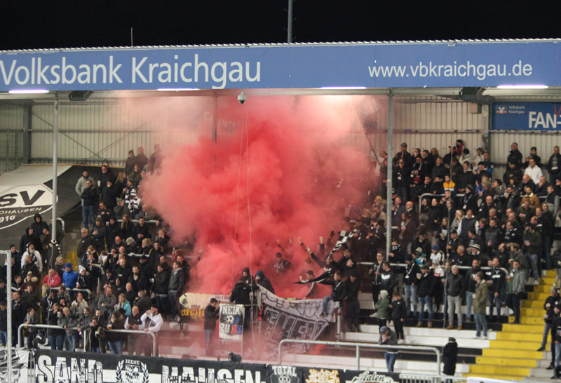 Pyrotechnik im Sandhäuser Fanblock