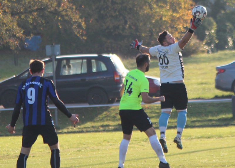 SVG-Keeper Özcan greift sich das Leder