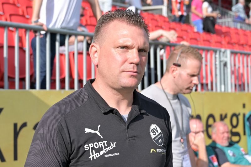 SVS-Trainer Uwe Koschinat konnte erstmals wieder mit seinen Spielern trainieren, wenn auch sehr eingeschränkt