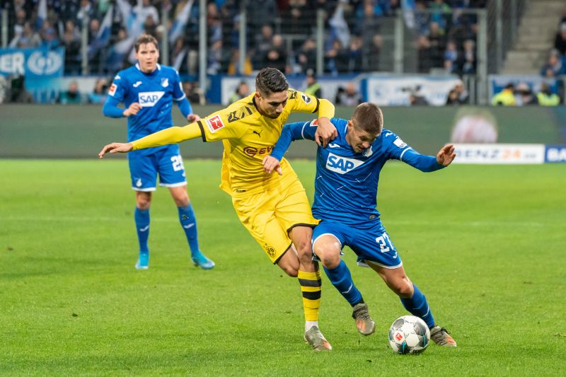 Andrej Kramaric (re.) setzt sich im Sprintduell energisch gegen seinen Dortmunder Gegenspieler zur Wehr