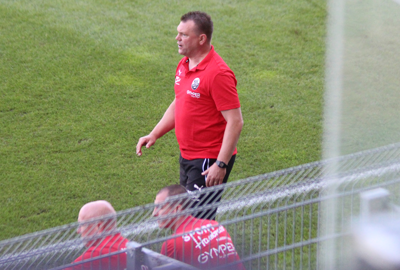 Das Vertrauen in Trainer Koschinat war beim SVS nicht mehr vorhanden. Die beiden Co-Trainer Gerhard Kleppinger (vorne links) und Stefan Kulovits (vorne rechts) werden jetzt das Training leiten.