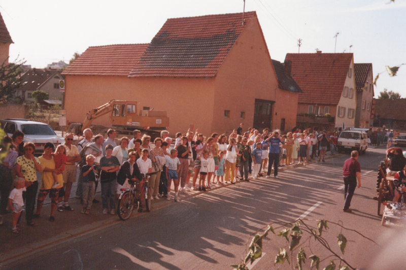 Die SV-Fans beim Empfang vor der Rohrbacher Gemeindeverwaltung