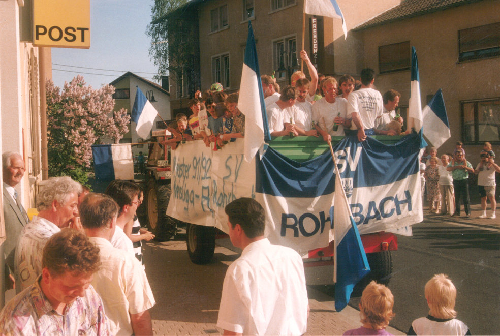 Rohrbach feiert seine "Fußball-Helden" - Triumphaler Empfang vor der Gemeindeverwaltung