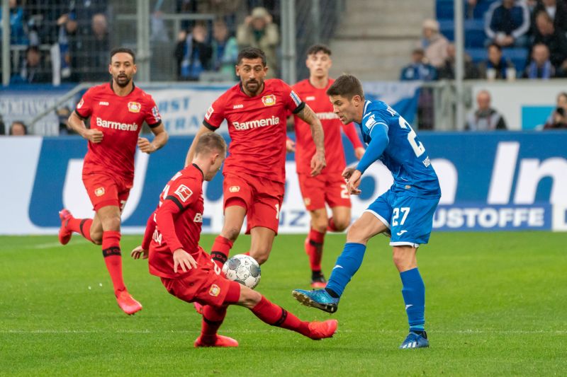 Andrej Kramaric (re.), der sich hier gleich gegen mehrere Leverkusener durchsetzt, wird schmerzlichst vermisst