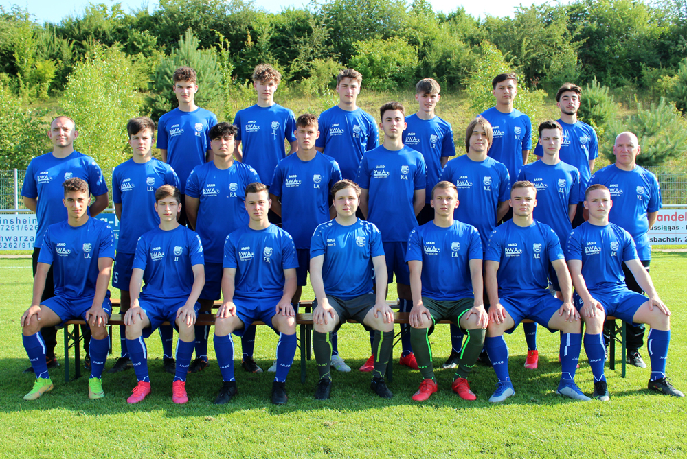 Die U19 des SV Rohrbach/S. in den neuen BWA-Warm-Up-Shirts