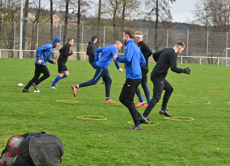 Die Amateurvereine beginnen in diesen Tagen, wie auf dem Foto Landesligist TSV Steinsfurt, mit der Trainingsvorbereitung für die restlichen Punktspiele