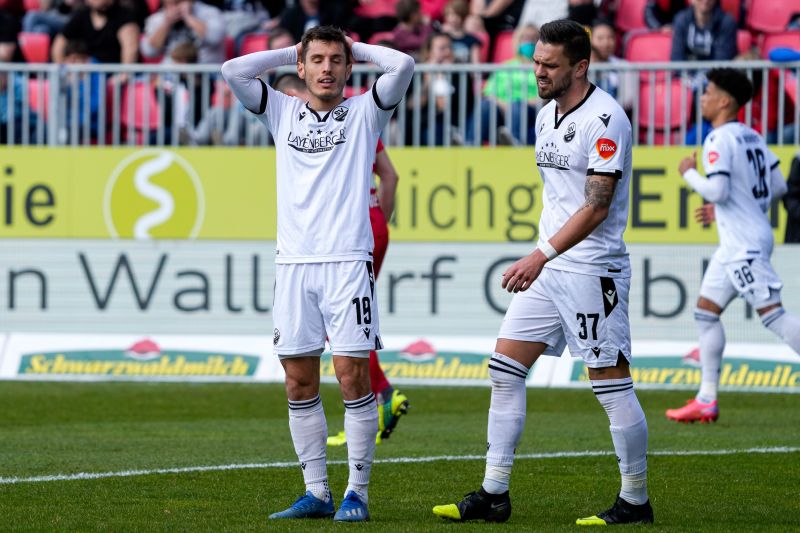 Bashkim Ajdini (li.) und Pascal Testroet stehen beim Top-Favoriten Werder Bremen vor einer sportlich schwierigen Aufgabe