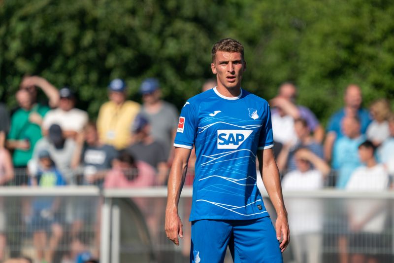 Prömel auf dem Spielfeld mit dem Blick aufs Wesentliche