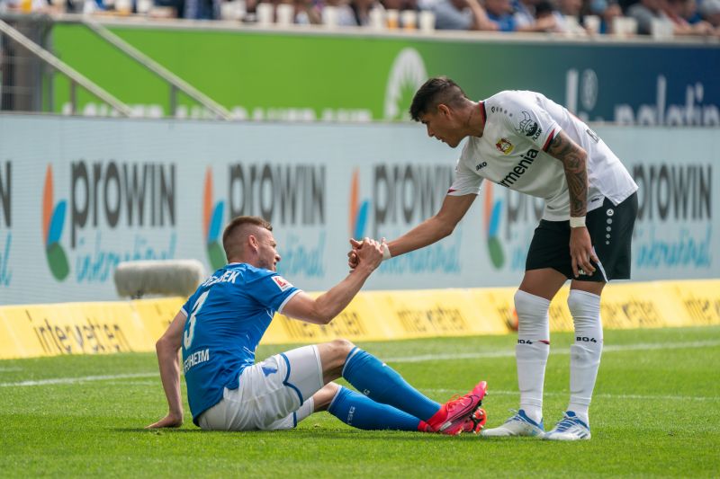 Fairplay in der letzten Partie zwischen der TSG und Bayer 04