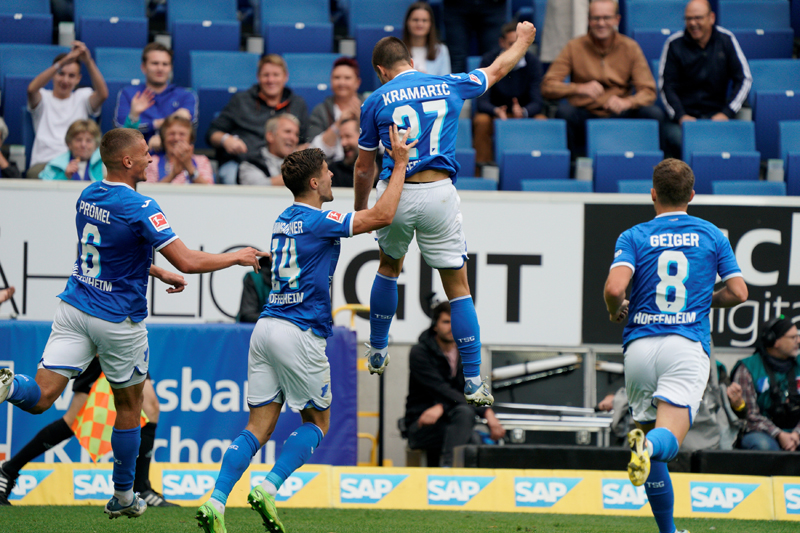 Kramaric (Nr. 27) jubelt nach seinem 1:0-Führungstreffer