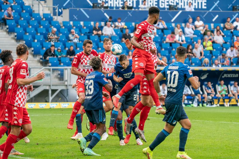 Dichtes Strafraumgedränge beim letzten Gastspiel der Mainzer in Sinsheim