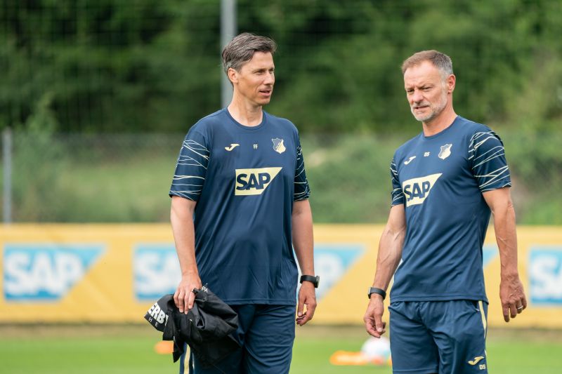 Die beiden bisherigen Co-Trainer Frank Fröhling (li.) und David Scholtysik stehen dem neuen Cheftrainer zur Seite