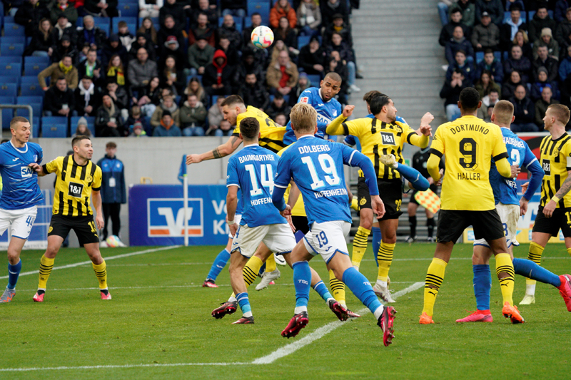 Eine von vielen packenden Strafraumszenen beim Duell Hoffenheim - Dortmund