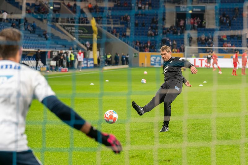 Rechner beim Torschusstraining mit Baumann