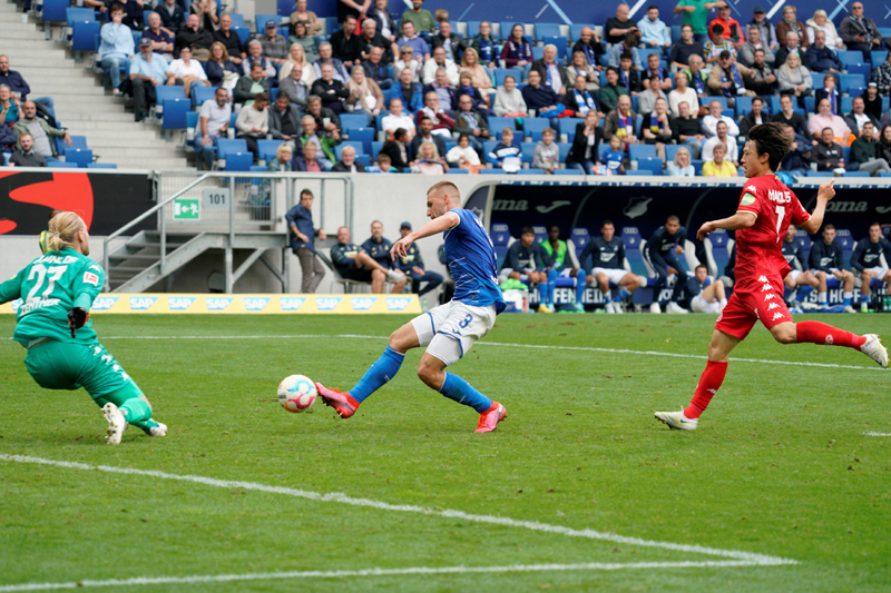 Pavel Kaderabek erzielt den 4:1-Endstand im Hinspiel in Sinsheim