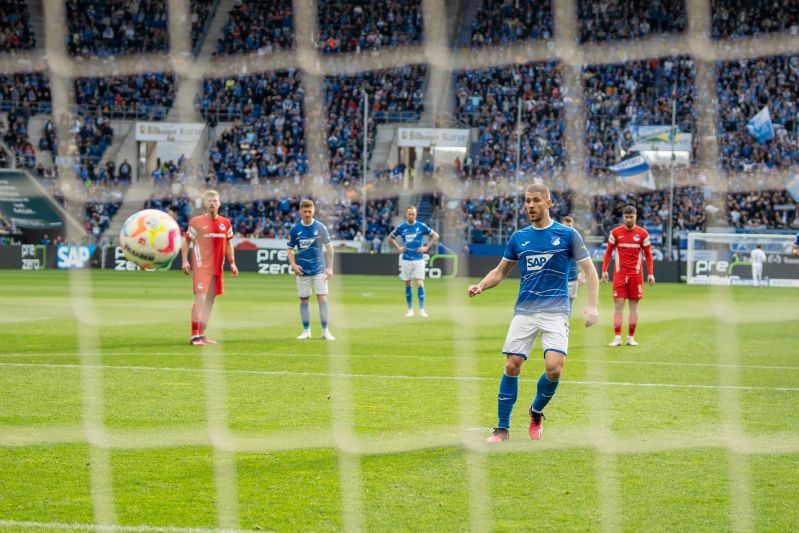 Kramaric trifft zum 1:0 vom Punkt